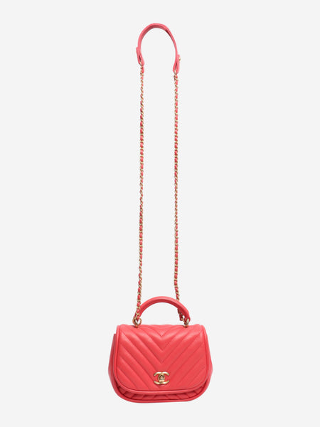 Pink 2017 chevron v-stitch lambskin shoulder bag alternate image