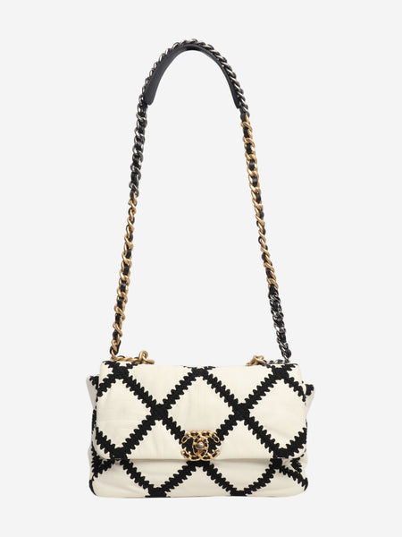 Black and white 2020 crochet quilted lambskin 19 flap shoulder bag alternate image