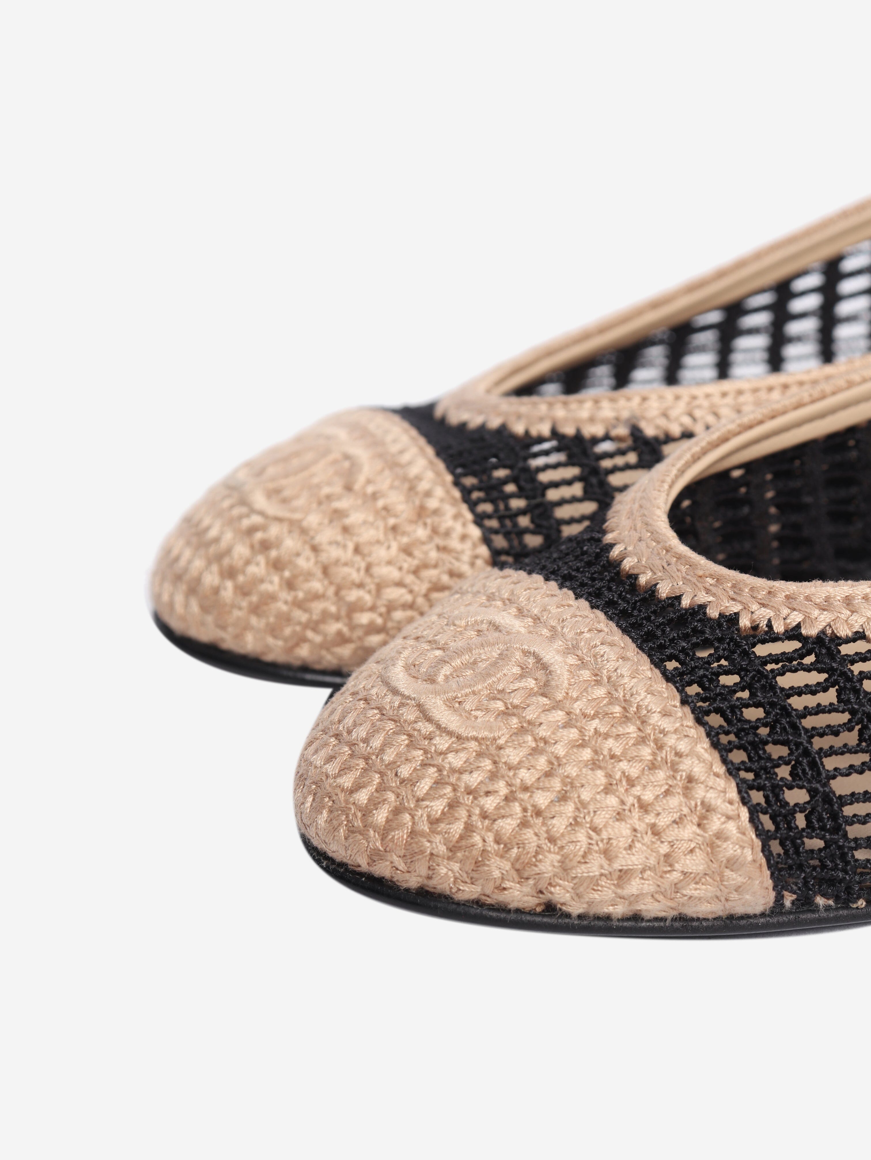 Beige and black crochet ballet flats - size EU 36 (UK 3) Flat Shoes Chanel 