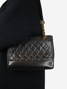 Chanel Black vintage 1991-1994 lambskin shoulder bag