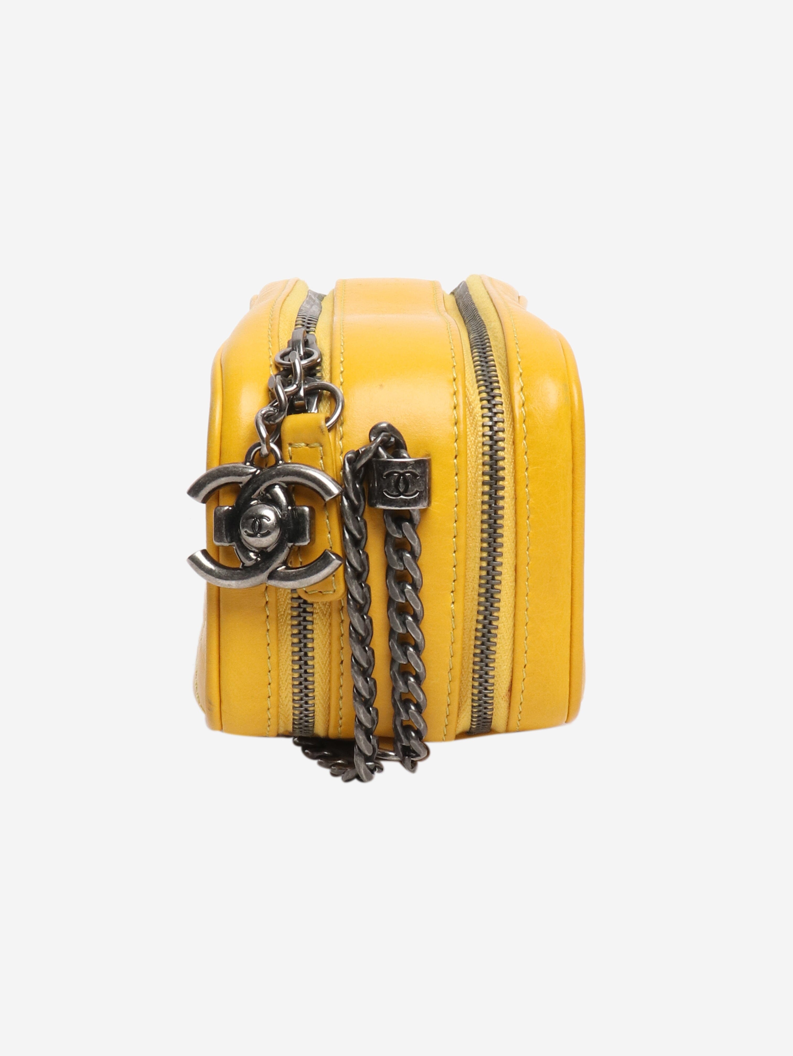 Chanel Shoulder bags - size Shoulder bags Chanel 