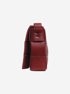 Bottega Veneta Bordeaux maxi Cassette Intrecciato bag