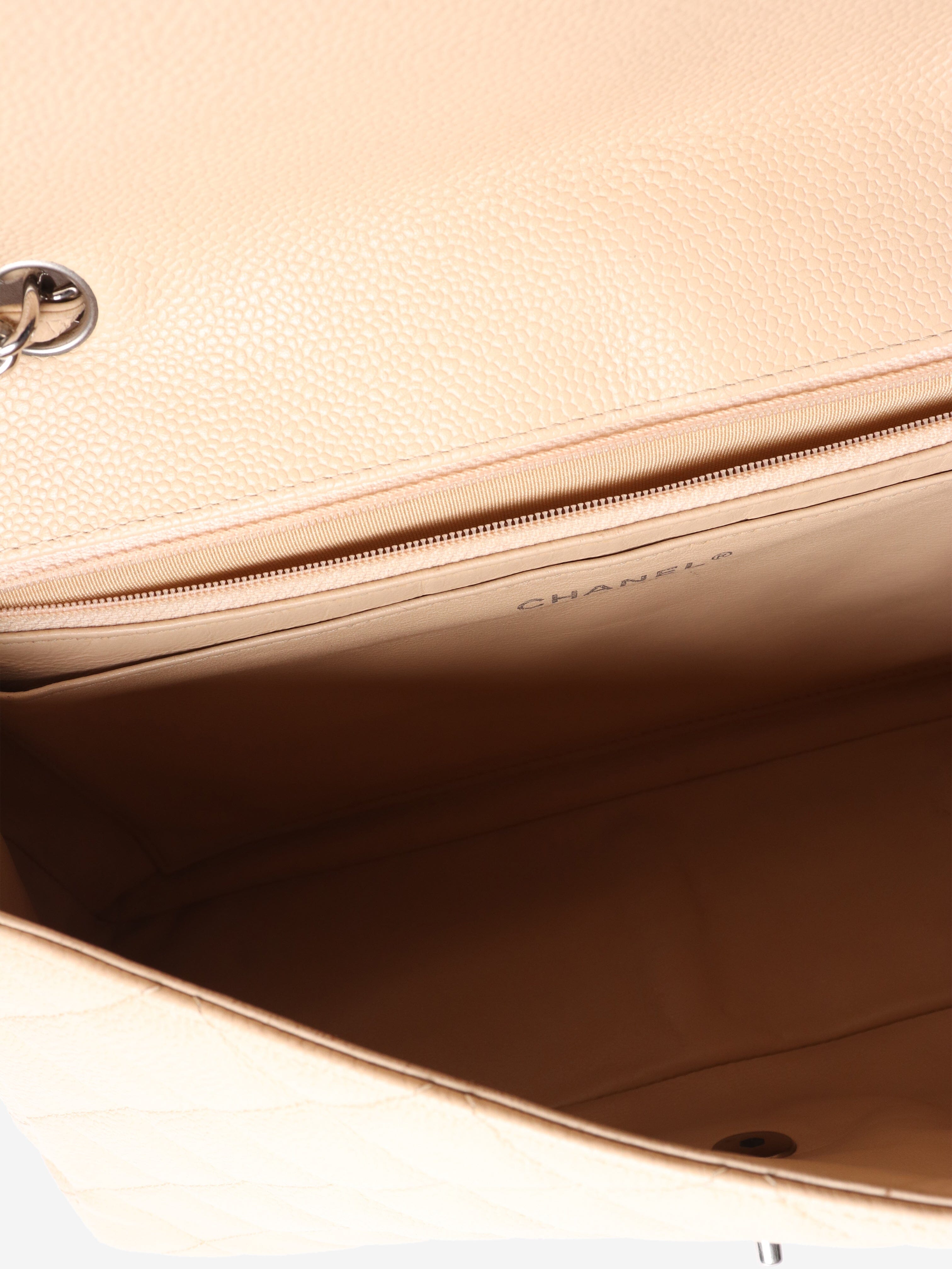Chanel Shoulder bags - size Shoulder bags Chanel 