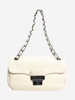Chanel Shoulder bags - size Shoulder bags Chanel 