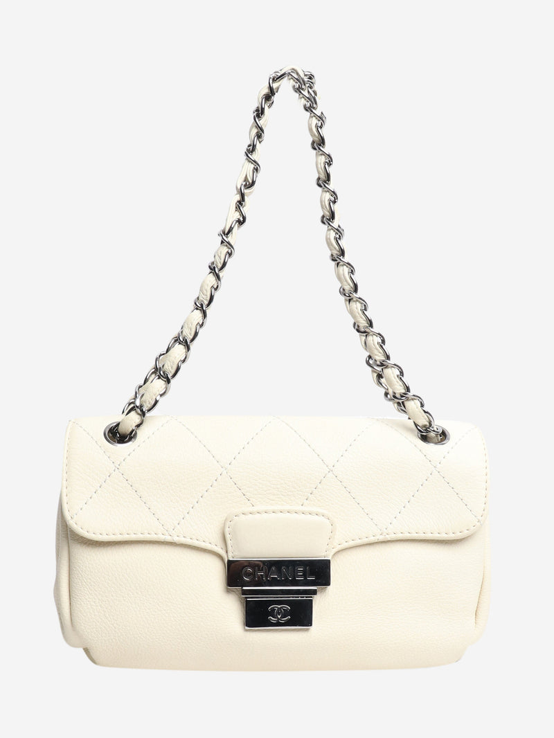 Chanel Shoulder bags - size Shoulder bags Chanel 