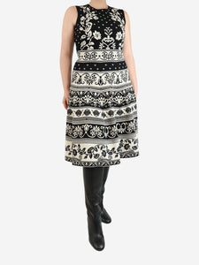 Alexander McQueen Black jacquard floral-printed pleated midi dress - size UK 6