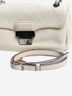 Chanel Shoulder bags - size Shoulder bags Chanel 