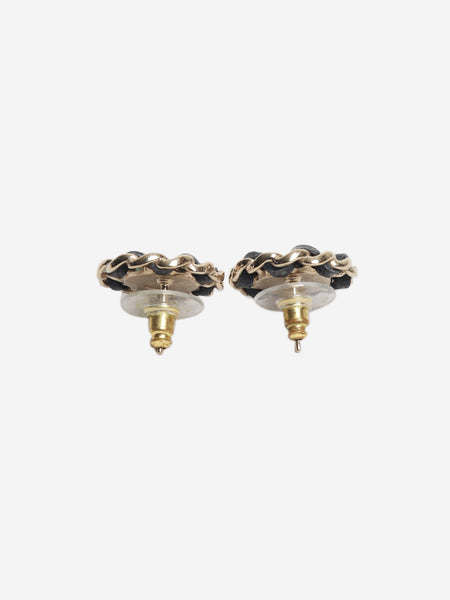 Purple and black interwoven chain round earrings alternate image