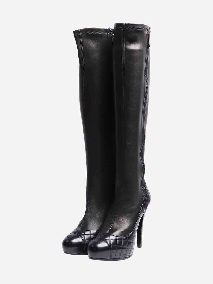 Chanel pre-owned black below-the-knee leather quilted boots size