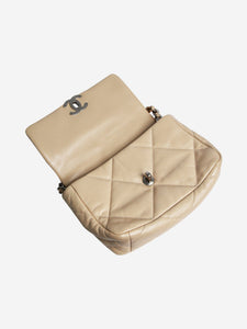 Chanel Beige medium 19 lambskin bag