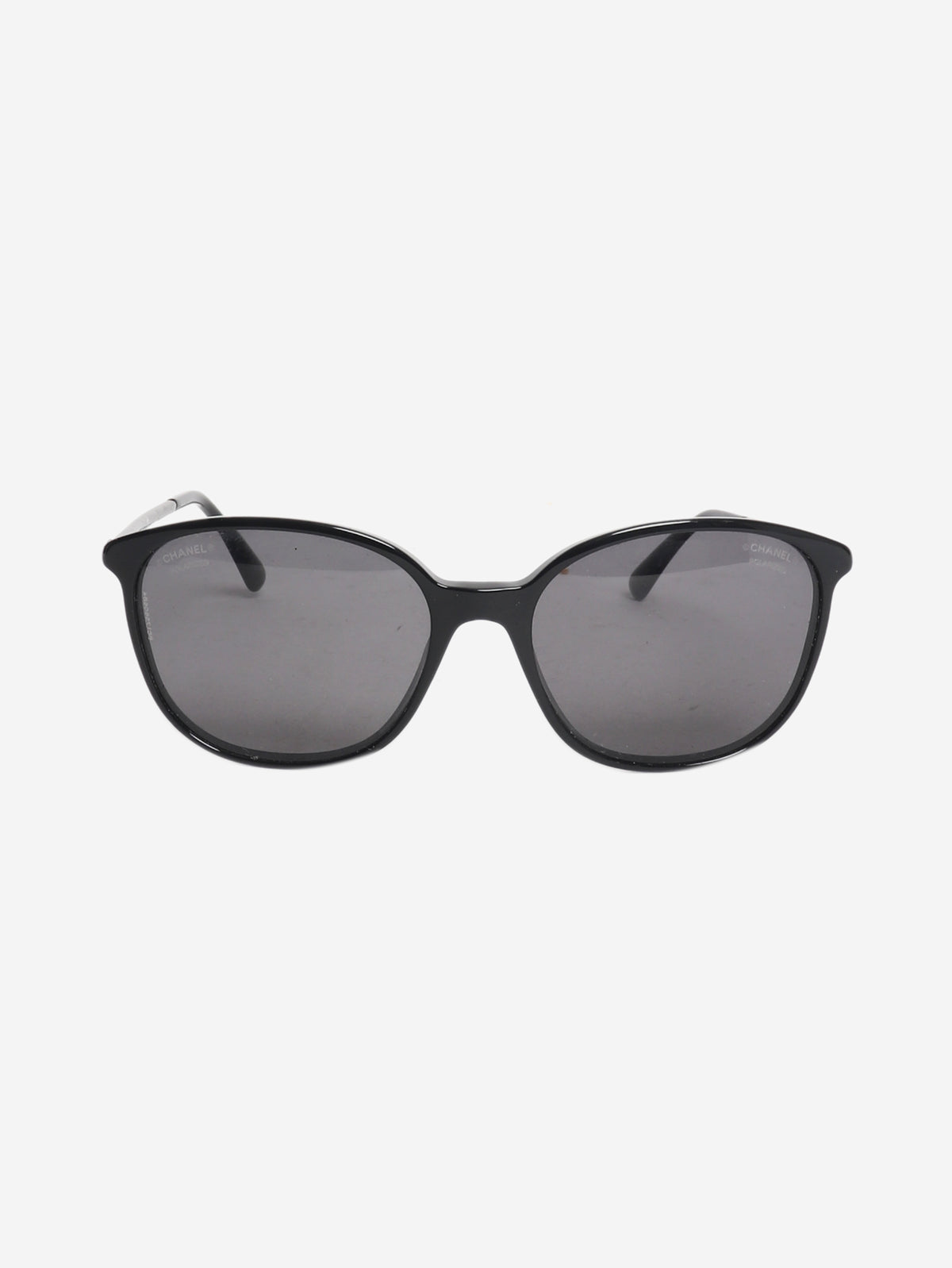 Black round-frame sunglasses