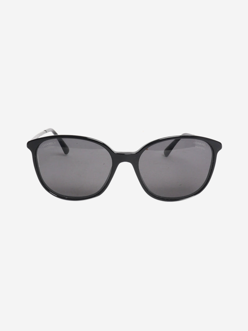 Black round-frame sunglasses