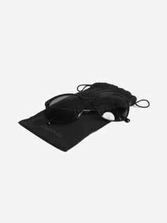 Black round-frame sunglasses