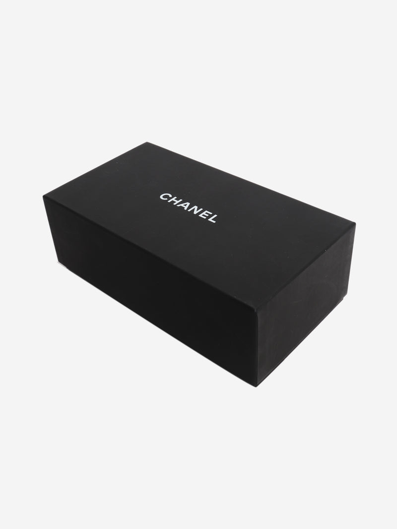 Black round-frame sunglasses