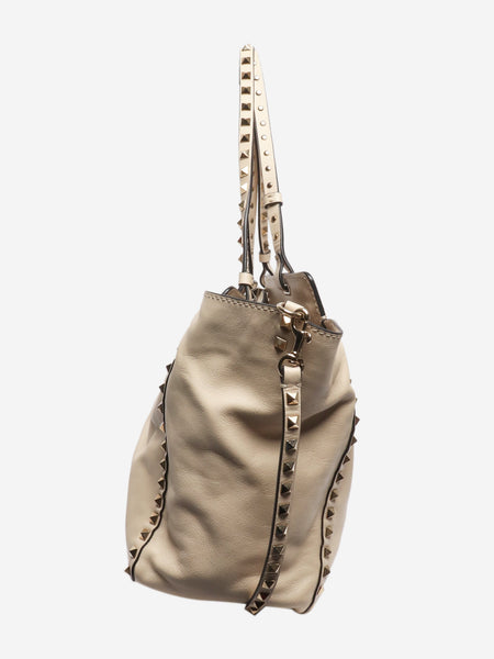 Cream Rockstud leather shoulder bag alternate image