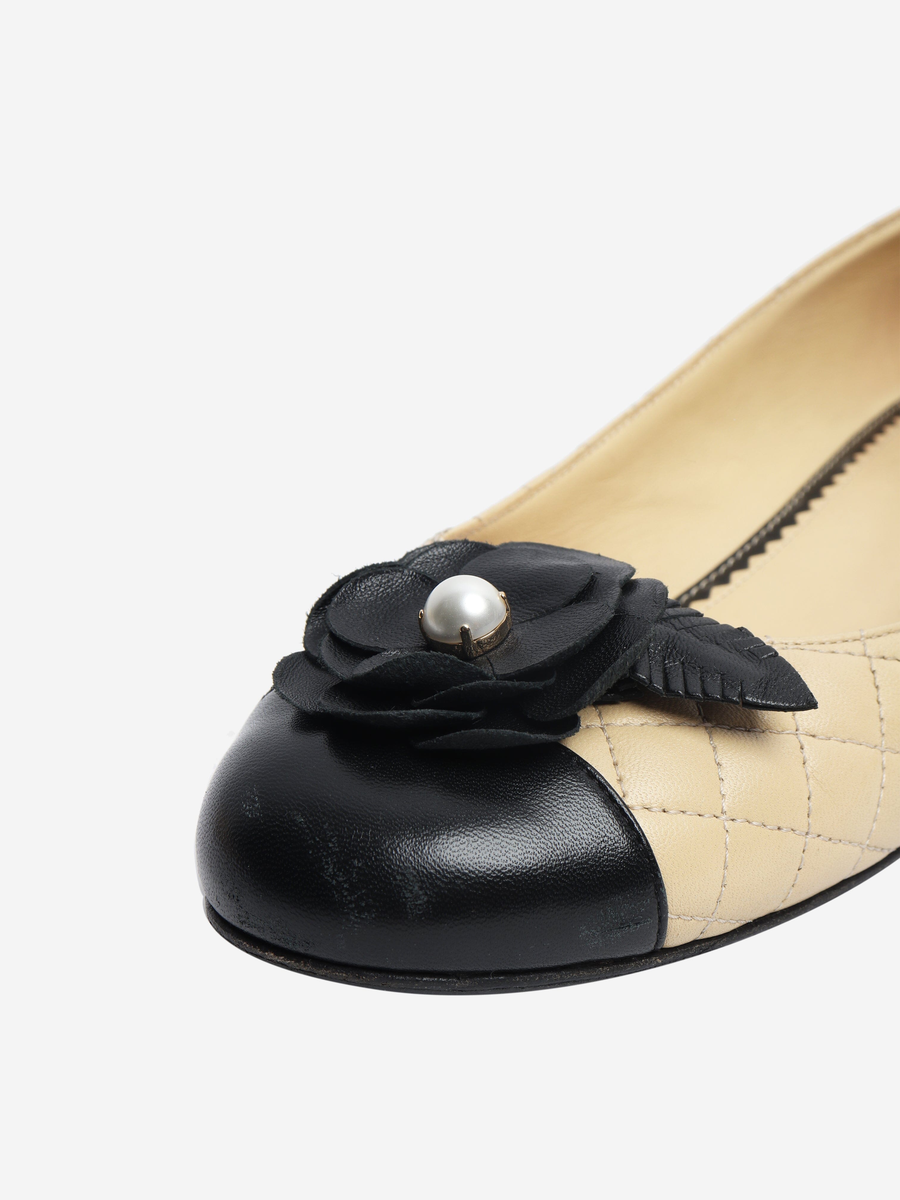 Beige leather quilted ballet flats - size EU 39 Flat Shoes Chanel 