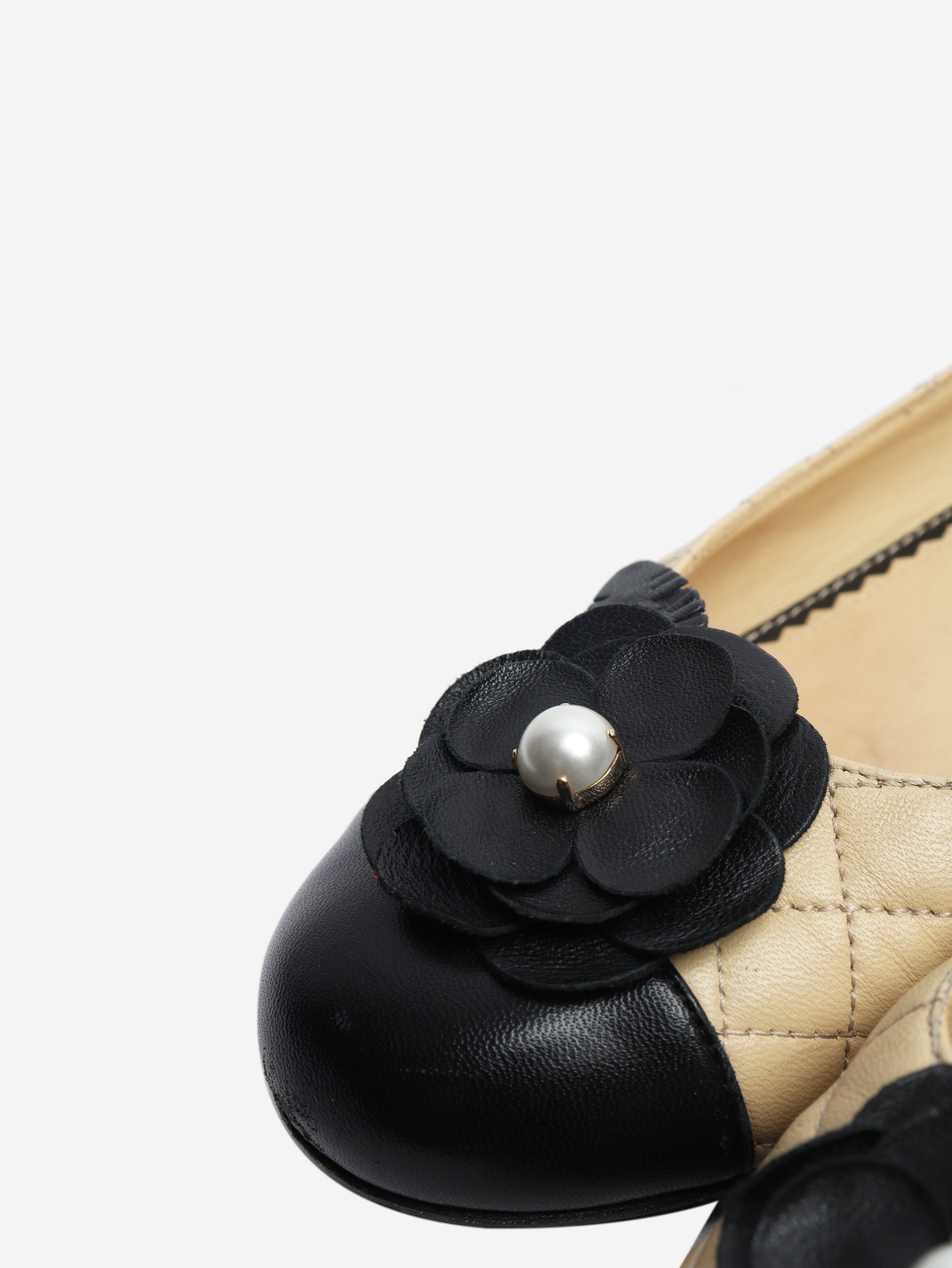 Beige leather quilted ballet flats - size EU 39 Flat Shoes Chanel 
