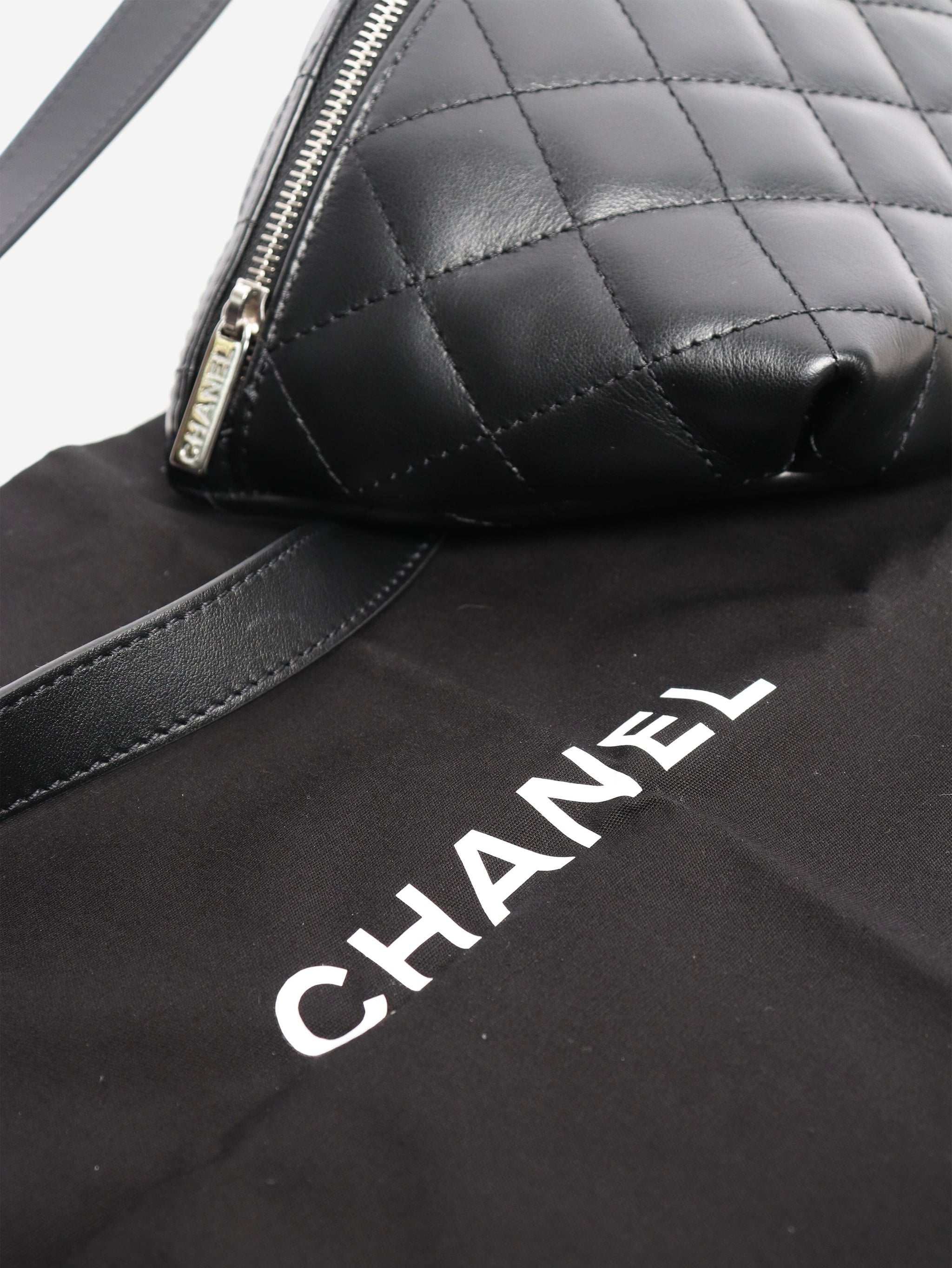 Chanel pre-owned black 2022 diamond-quilted belt bag | Sign of the