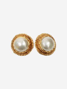 Chanel Gold pearl clip-on earrings