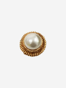 Chanel Gold pearl clip-on earrings