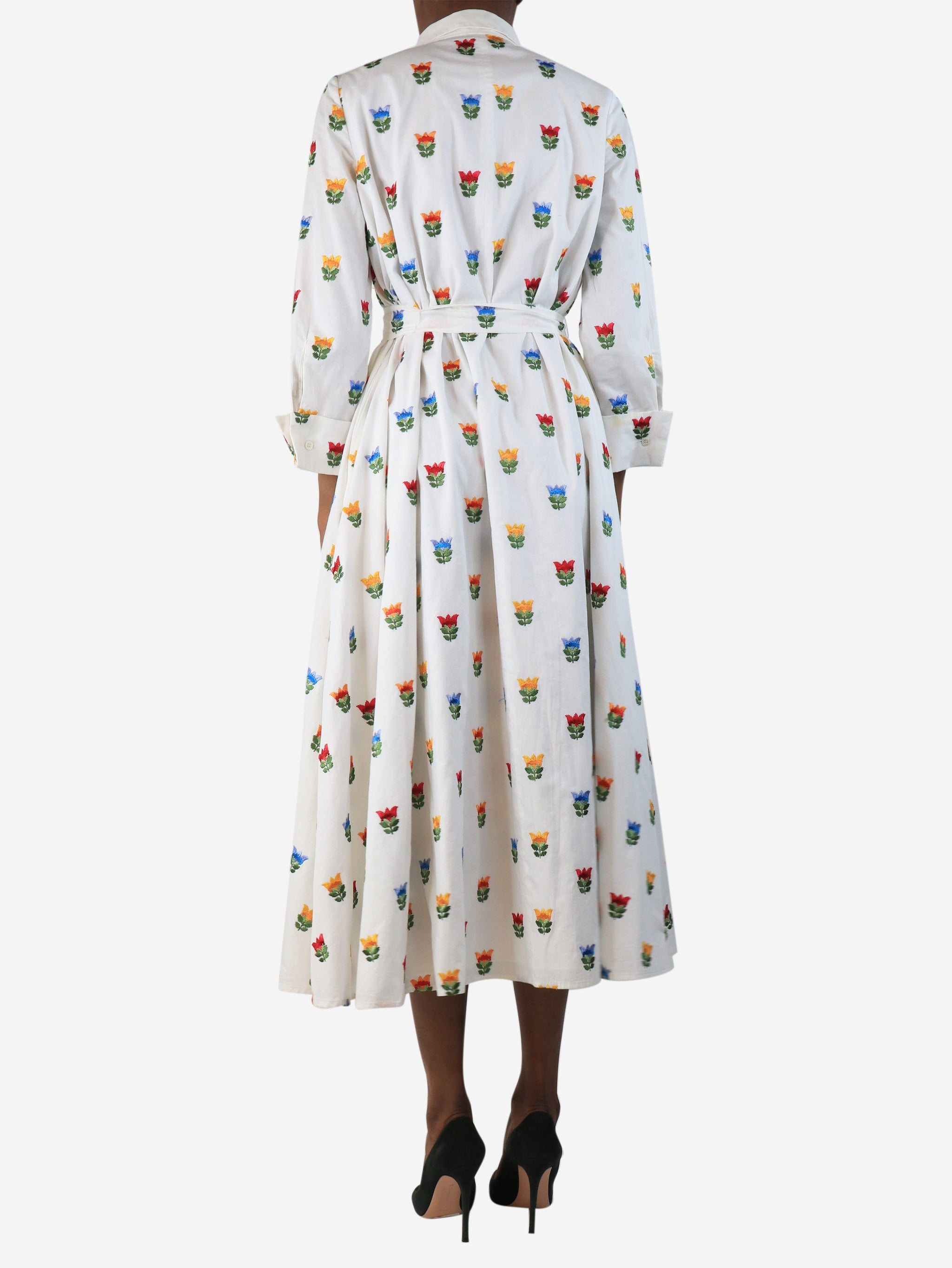 Carolina Herrera pre-owned white floral embroidered midi shirt dress - size UK 6 | Sign of the Times Carolina Herrera pre-owned white floral embroidered midi shirt dress - size UK 6 | Sign of the Times