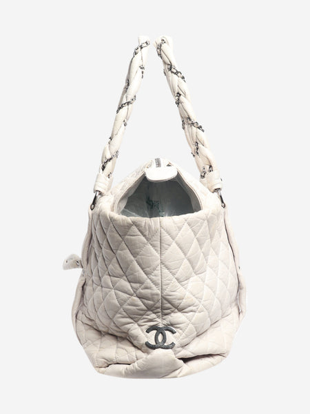 White vintage 2005 quilted leather tote alternate image