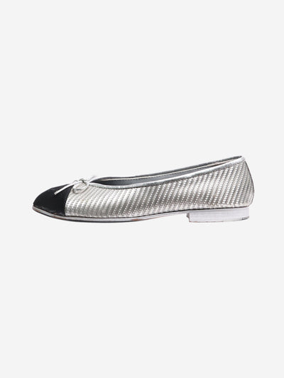 Silver and black ballet flats - size EU 38 (UK 5) Flat Shoes Chanel 