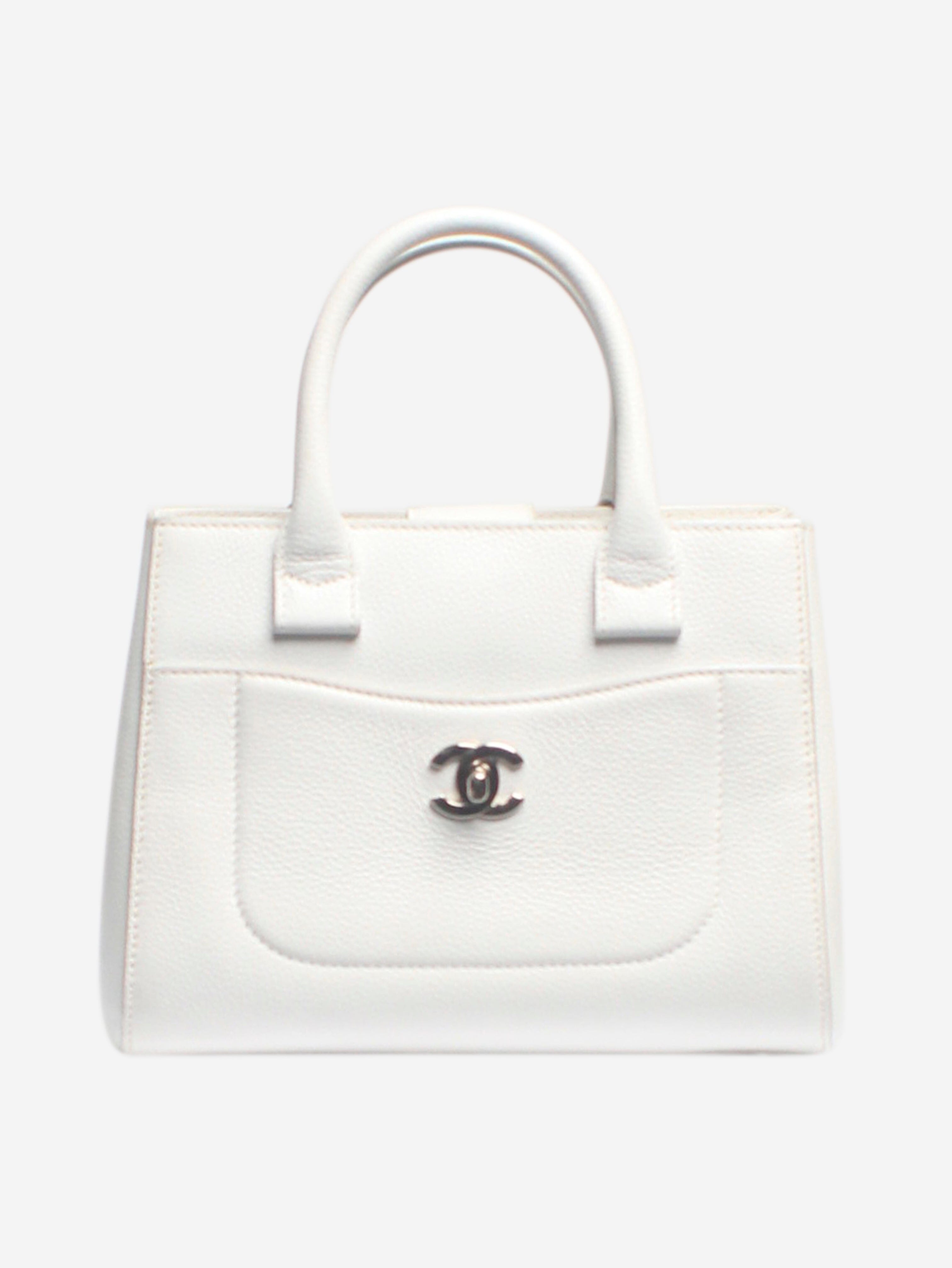 ◆希少◆VINTAGE◆【CHANEL】2017*Neo Executive*ミディ*バッグ Chanel pre-owned white 2017 Neo Executive 2way bag in caviar