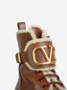 Valentino Brown fur lined lace up boots with brand logo - size EU 41