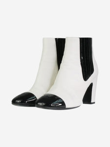 Chanel White leather ankle boots - size EU 38