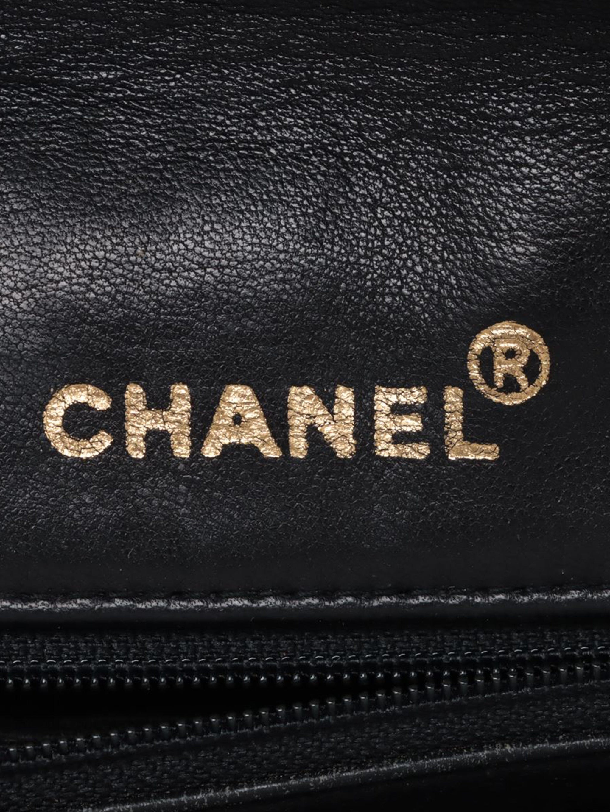 Black pre-owned Chanel vintage 2002-2003 gold hardware flap | Sign