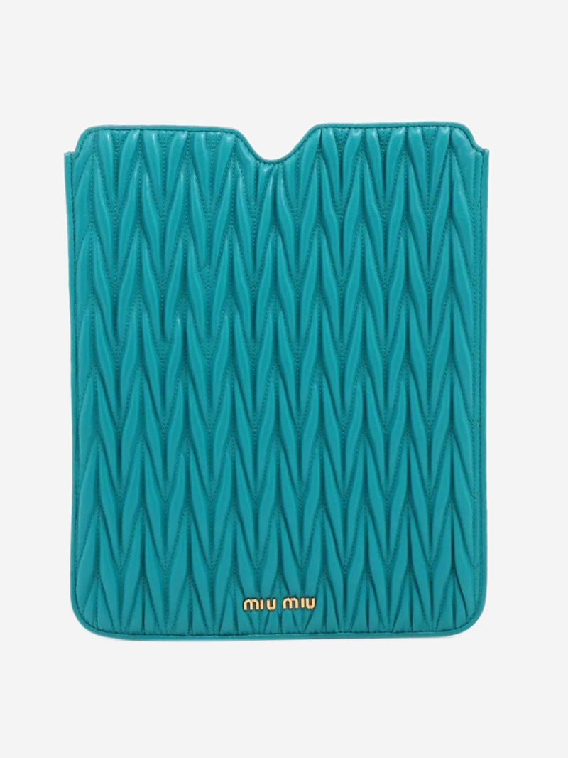 Matelass√© leather tablet case