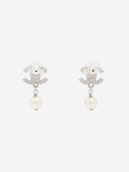 Silver Coco Mark 05V faux-pearl earrings alternate image
