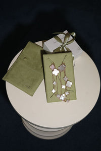 Van Cleef & Arpels Yellow gold Magic Alhambra long necklace, 16 motifs