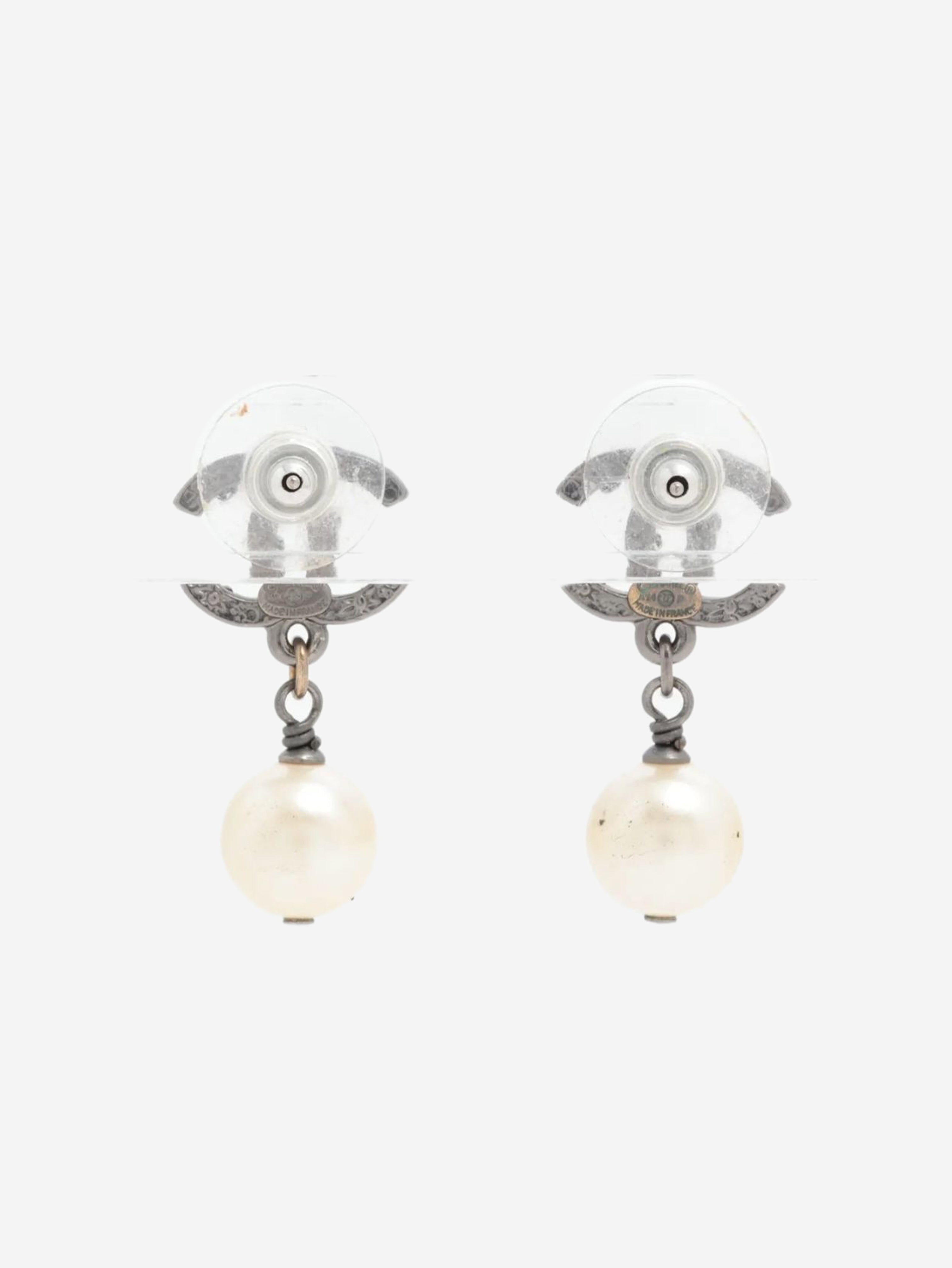 Silver rhinestone and faux pearl earrings Earrings Chanel 
