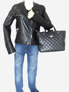 Chanel Black 2016 caviar quilted tote bag