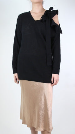 Black v-neck ruffled jumper - size S