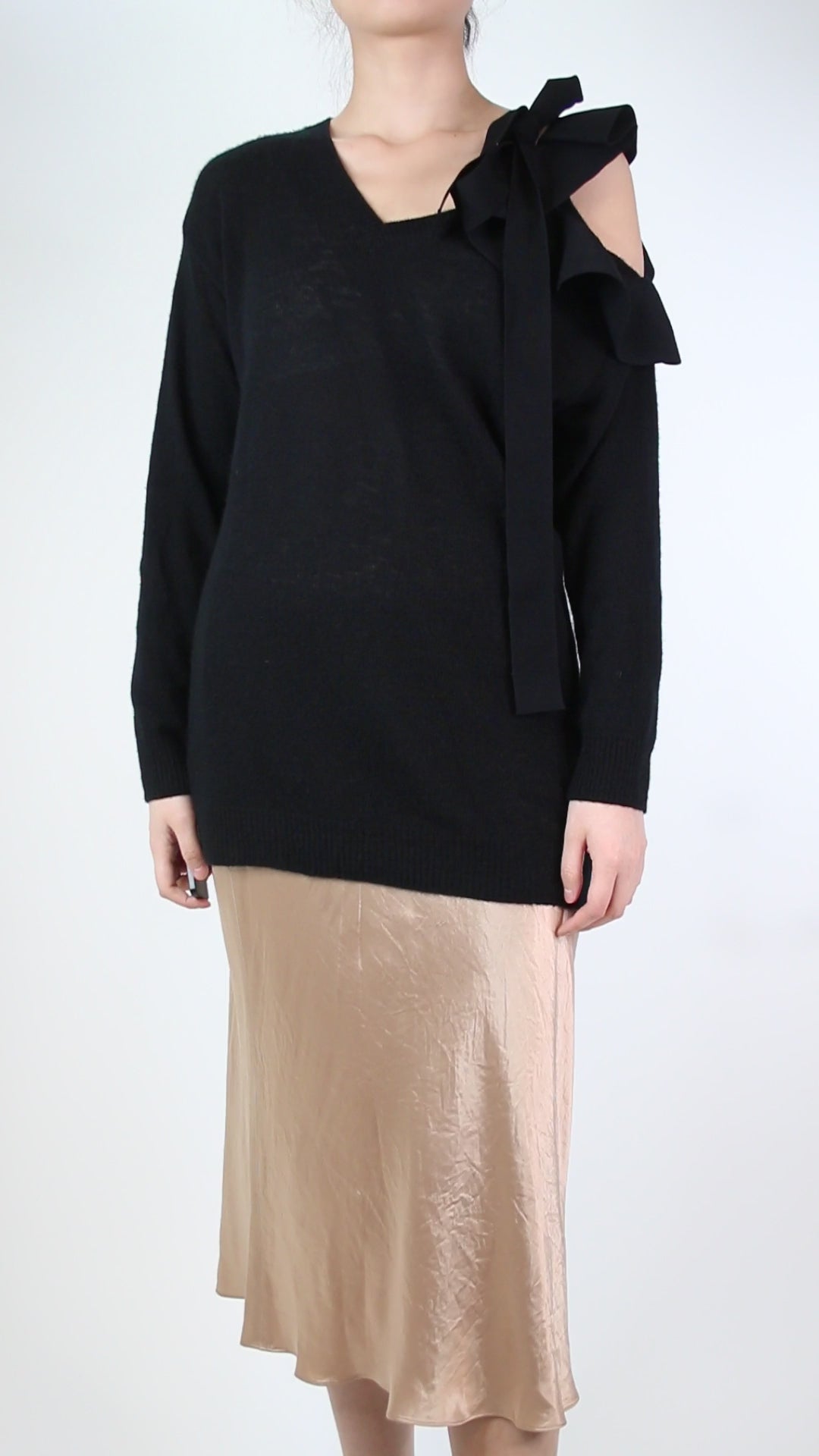 Black v-neck ruffled jumper - size S